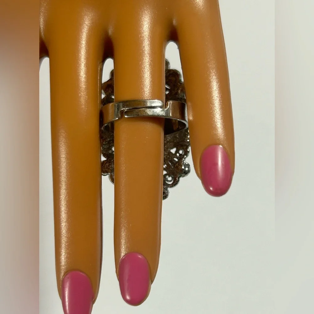 Radiant Emerald‎ Green Crystal Cocktail Ring - Vintage Filigree Design